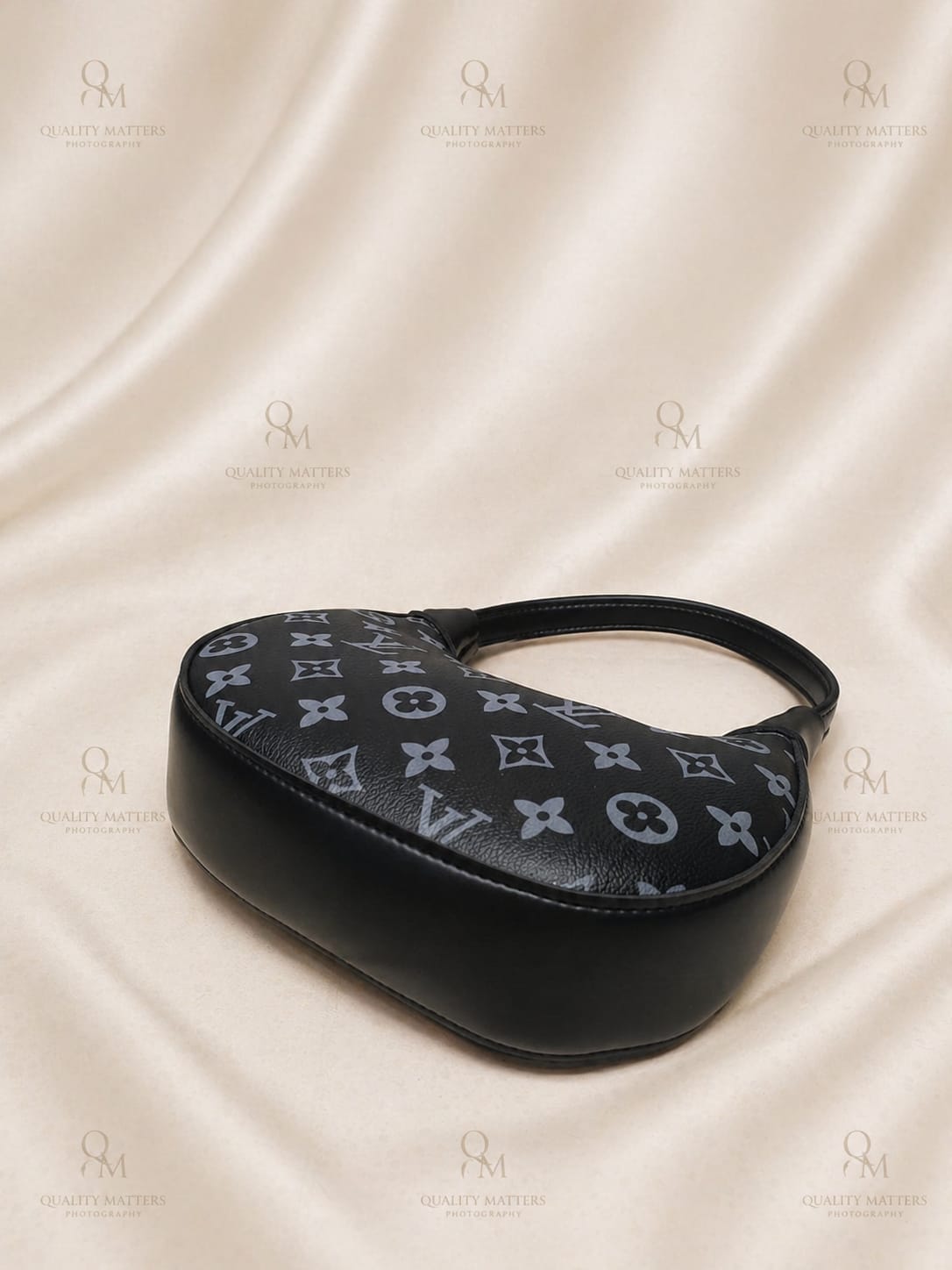Luxury Crescent Mini Shoulder Bag – Elegant Everyday Style