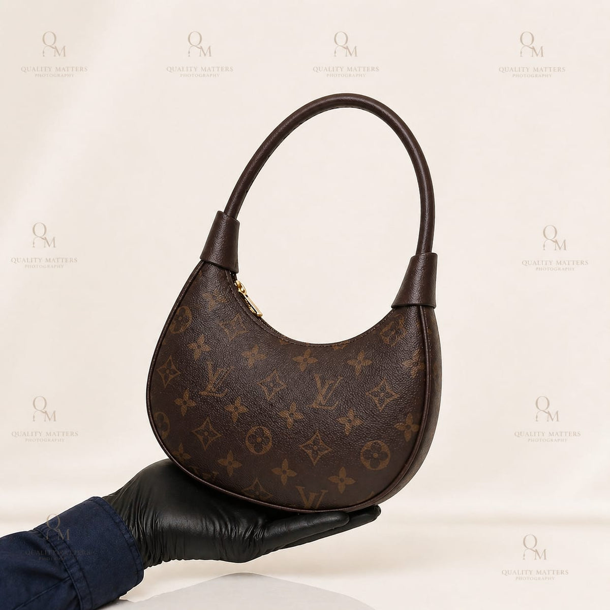 Luxury Crescent Shoulder Bag – Timeless Elegance